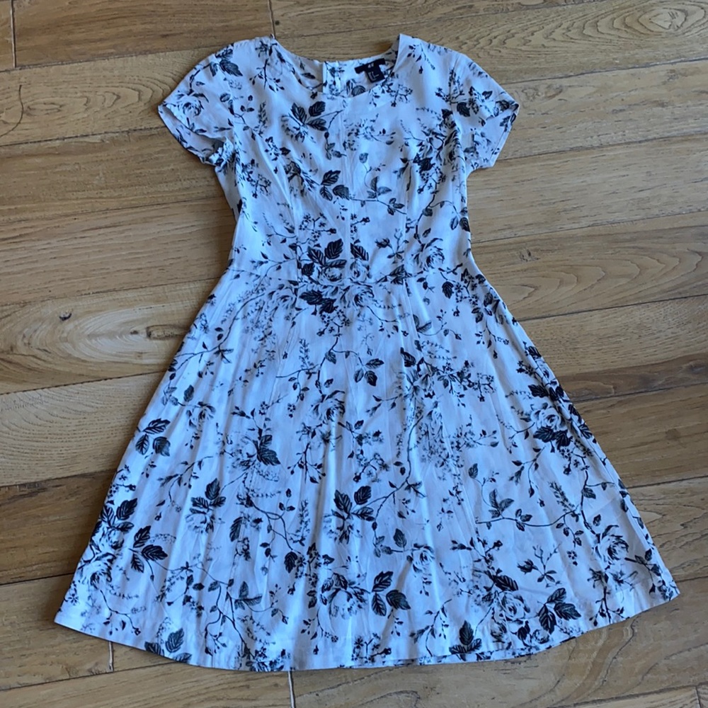 NWOT black and white floral H&M dress.  Size 6.